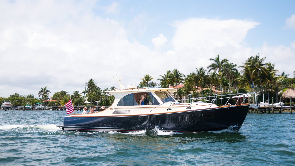 Hinckley Picnic Boat 40