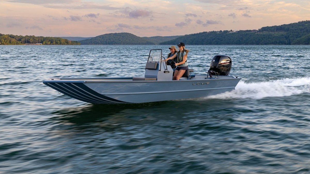 Lowe Roughneck 2070 Center Console