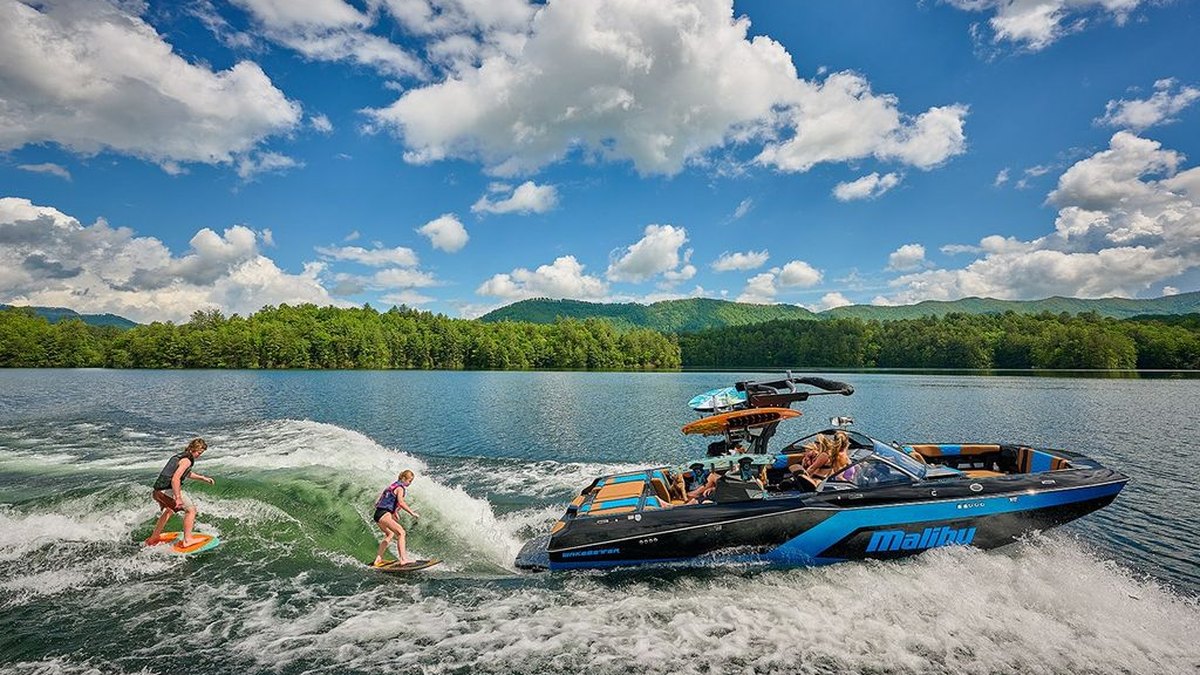 Malibu Wakesetter 24 MXZ