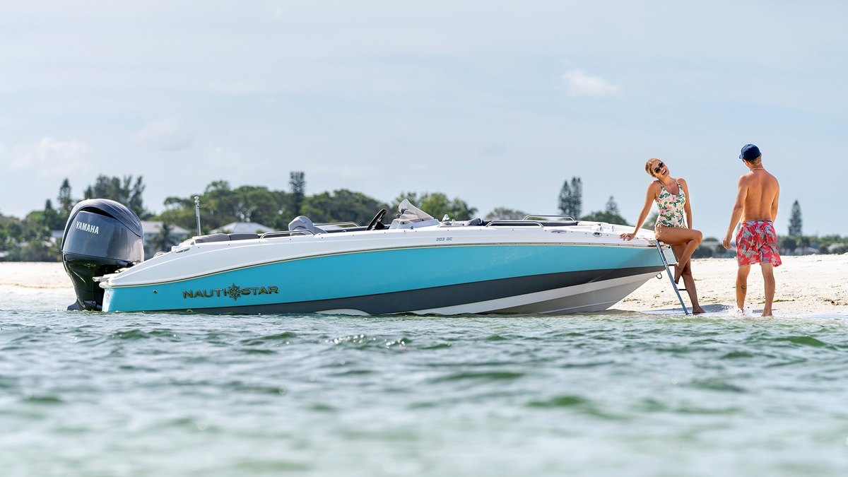 NauticStar 203 SC Deck