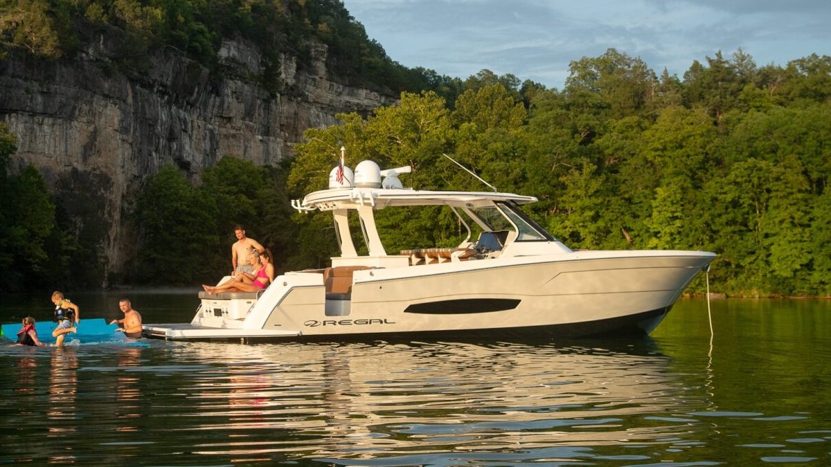 Regal 38 Surf