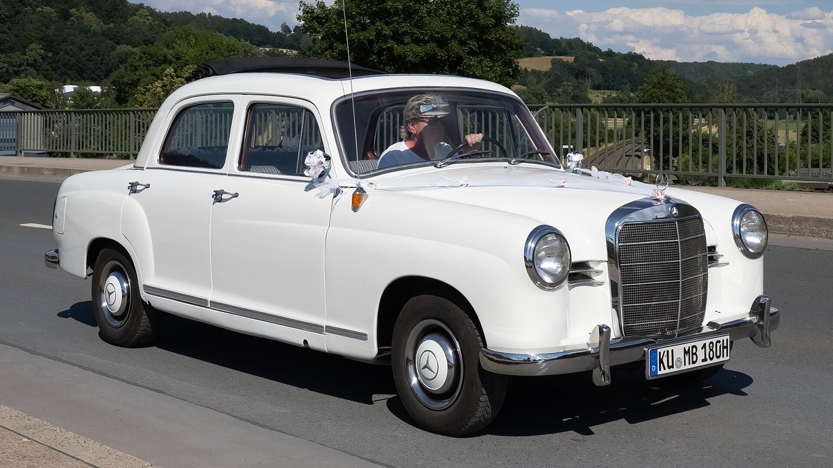 1953-1962 Mercedes-Benz Ponton (W120)