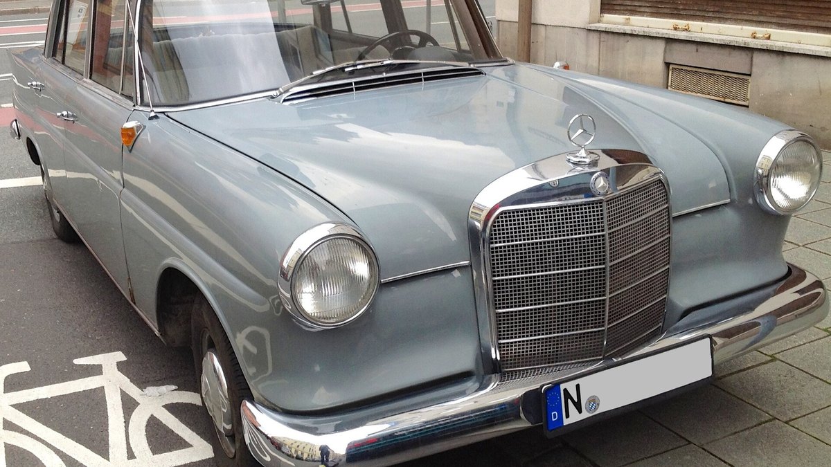 1961-1968 Mercedes-Benz Heckflosse (W110)
