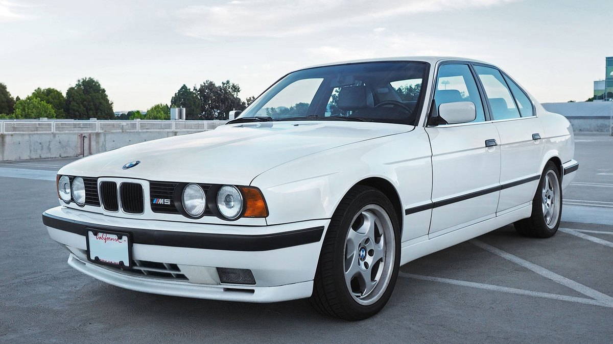 1988-1995 BMW M5 (E34)
