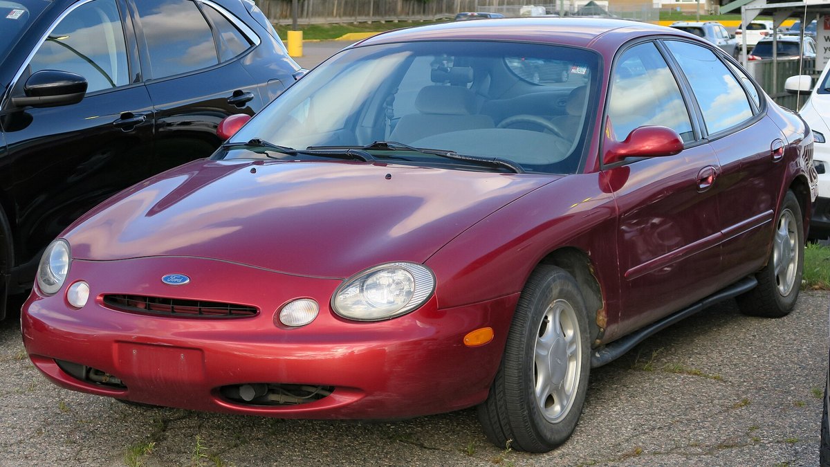 1997 Ford Taurus GL (third generation)