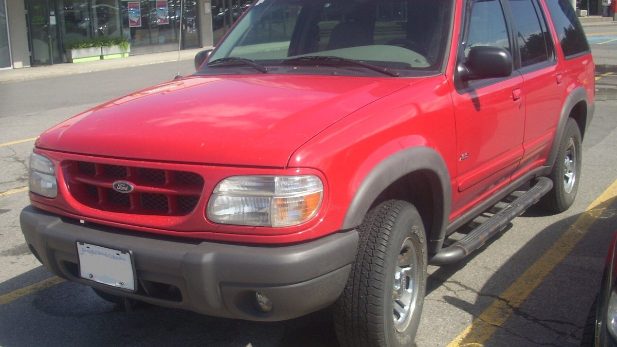 2000 Ford Explorer (UN105)