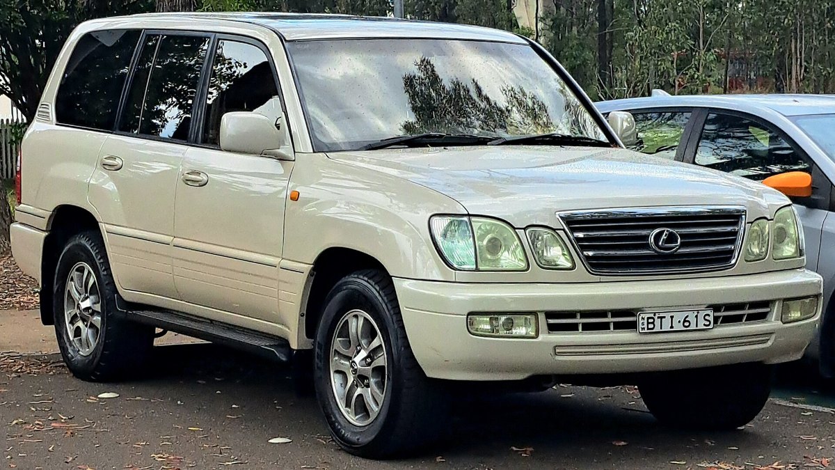 2003 Lexus LX 470 (J100)