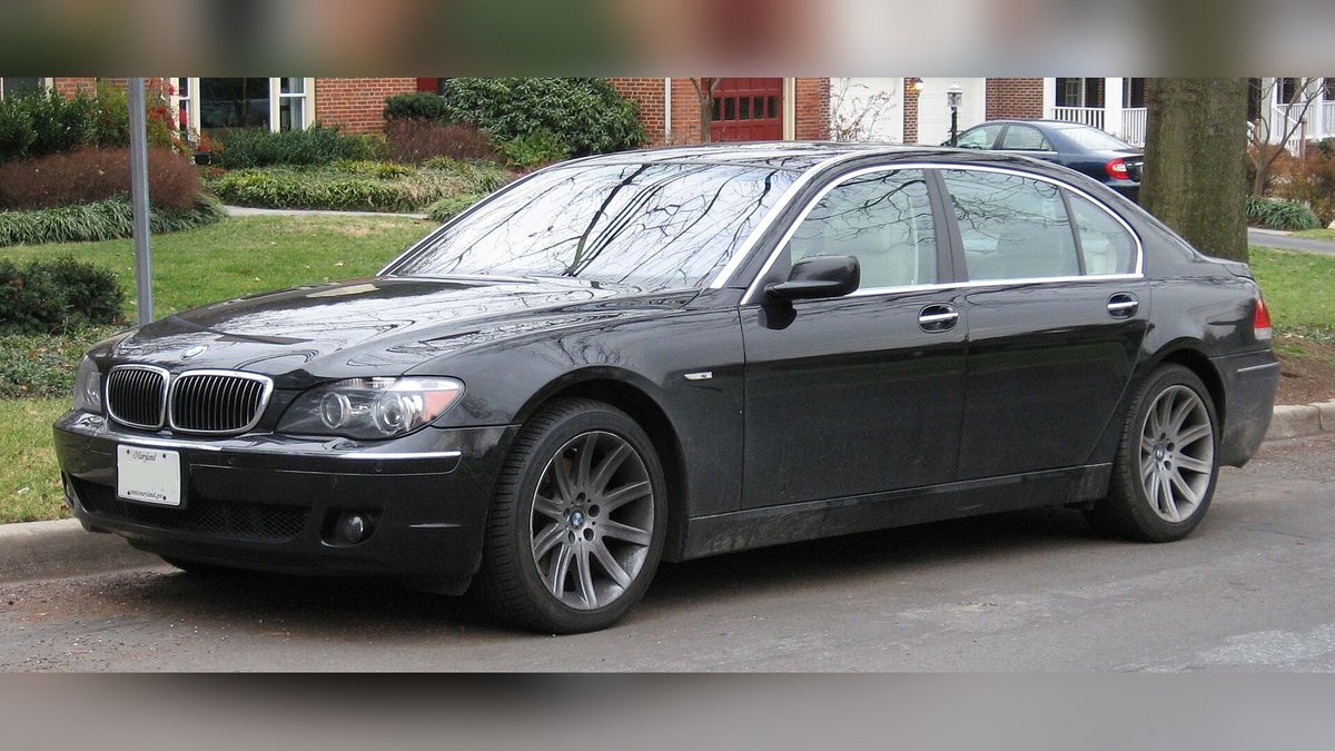 2006 BMW 750i (E65)