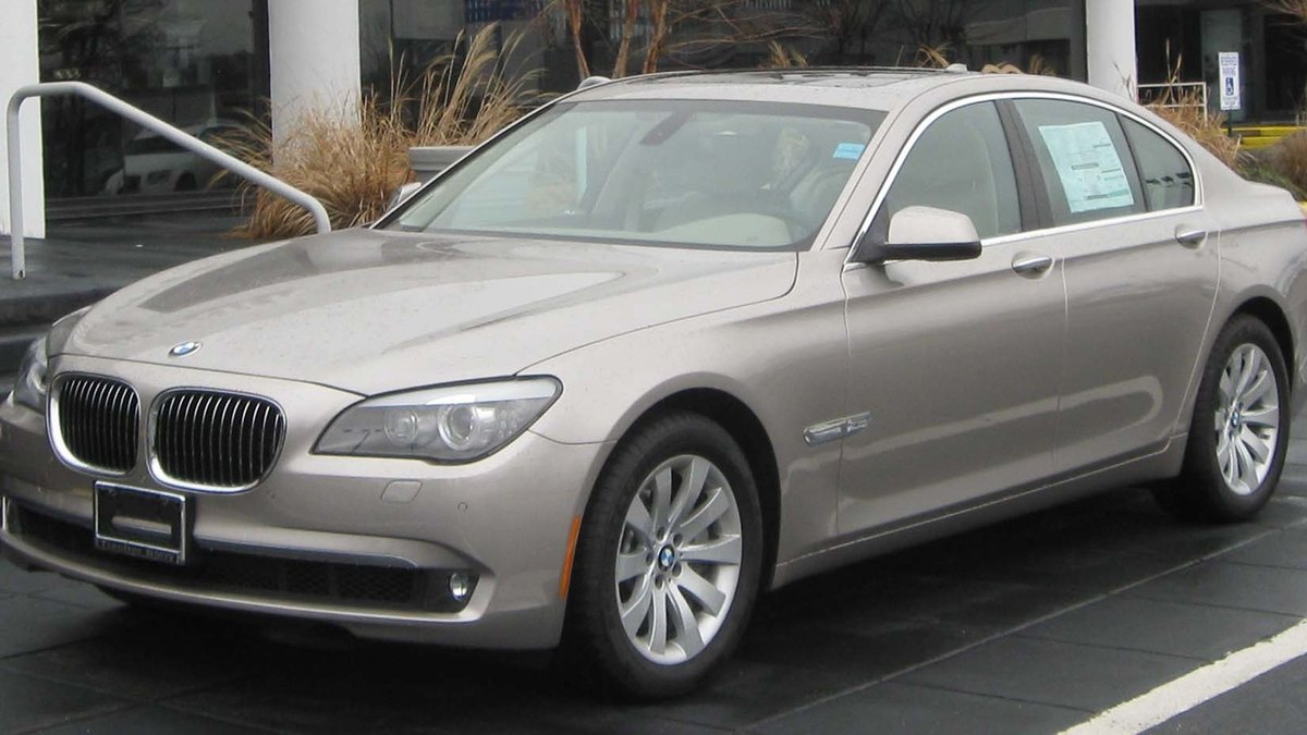 2010 BMW 750i (F01)
