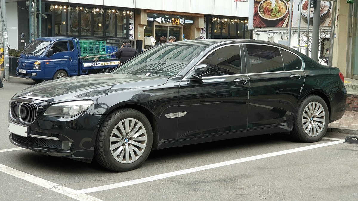 2012 BMW 740i (F01)