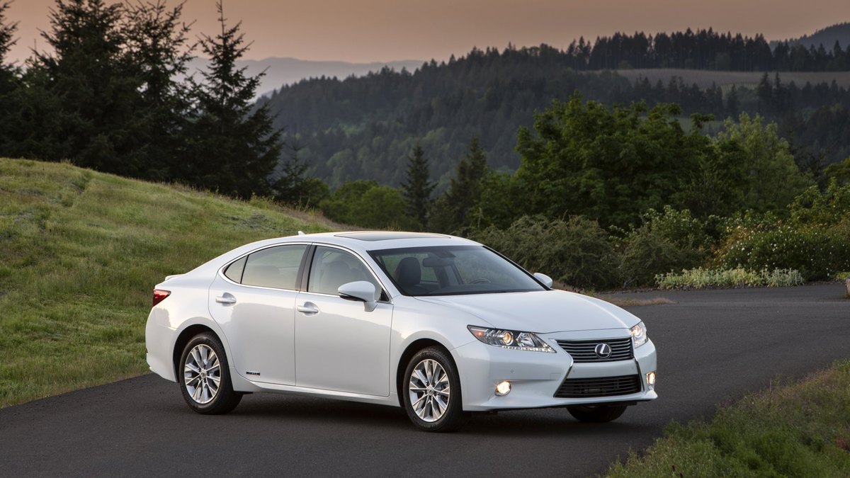 2013 Lexus ES 300h (XV60)