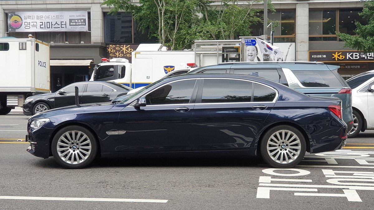 2015 BMW 740Li (F02)