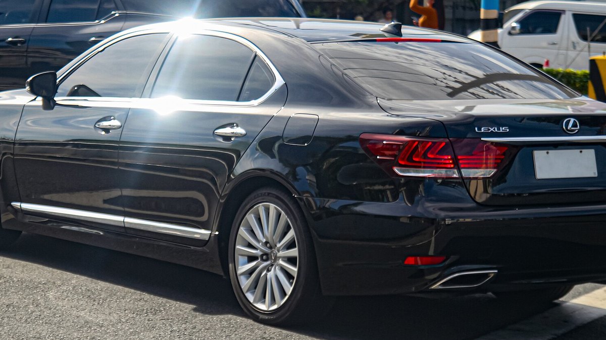 2016 Lexus LS (XF40)