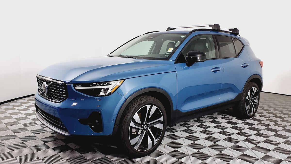 2023 Volvo XC40 B5 (CMA)