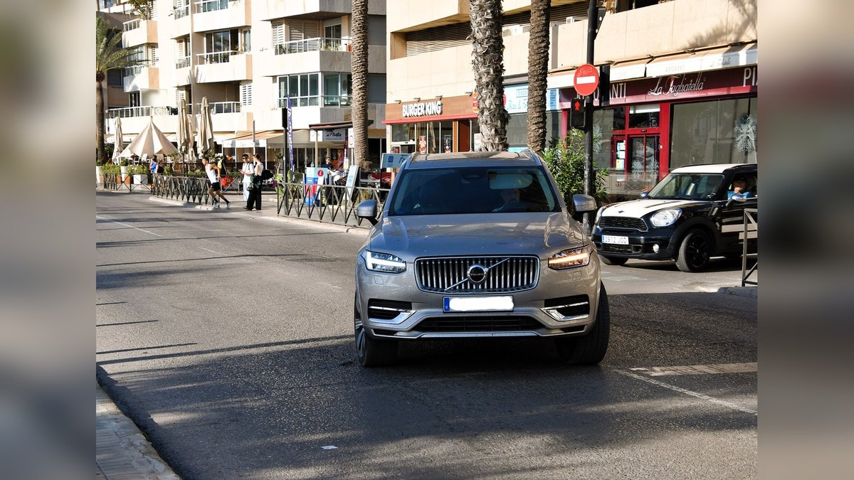 2023 Volvo XC90 B5 AWD