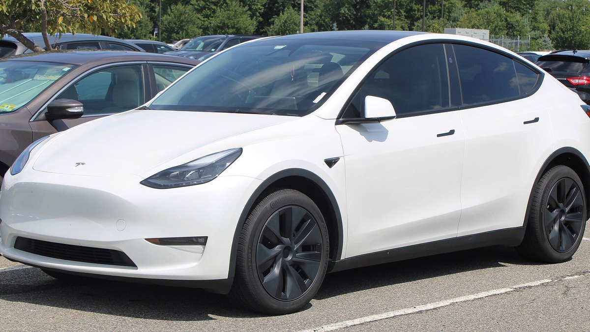 2024 Tesla Model Y Long Range