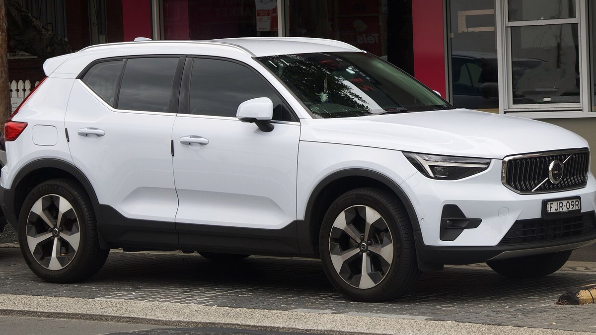 2024 Volvo XC40 B5 (CMA)
