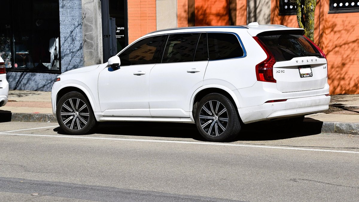 2024 Volvo XC90 B5 AWD