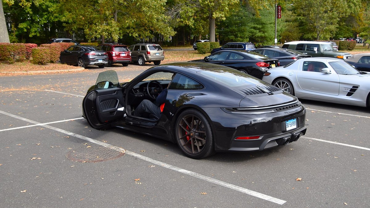 2025 Porsche 911 Carrera GTS