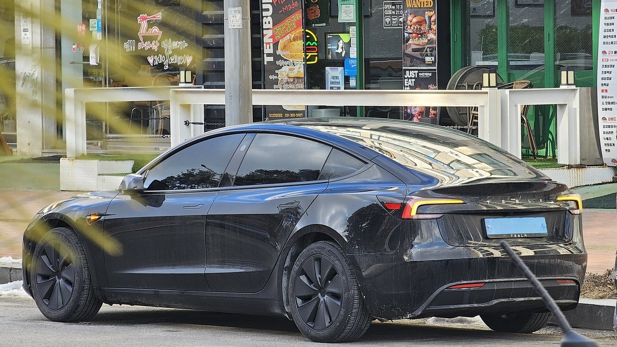2025 Tesla Model 3 (Highland)
