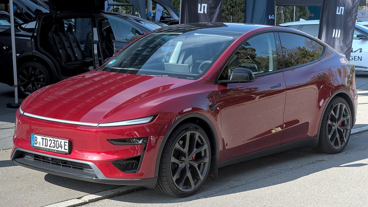 2025 Tesla Model Y Performance (Juniper)