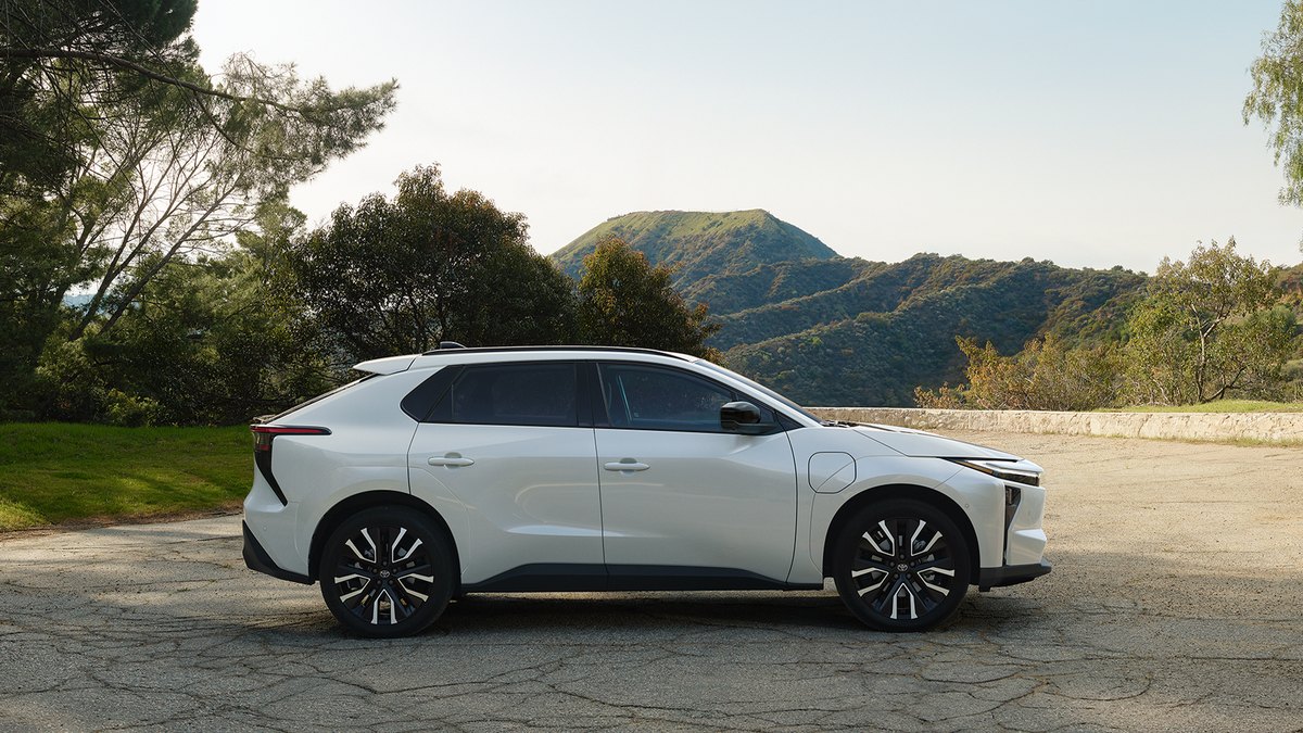 2027 Toyota bZ XLE