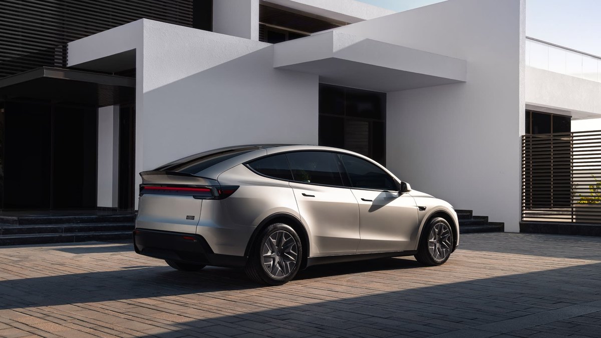 Tesla Model Y L Premium All-Wheel Drive