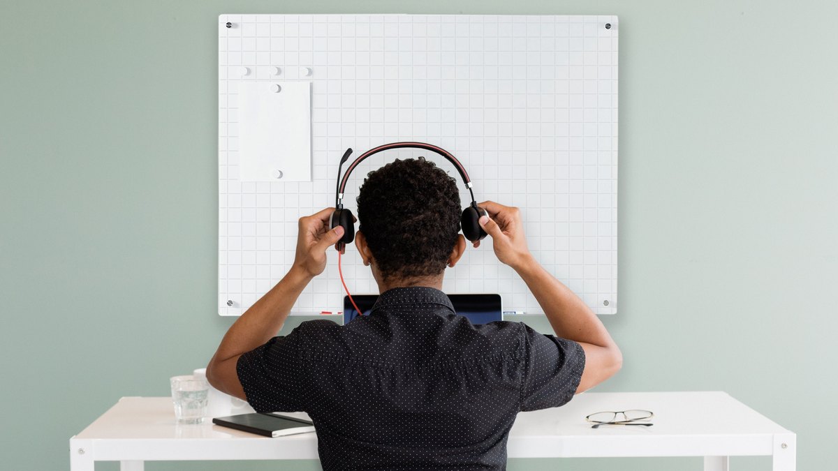 Audio-Visual Direct Magnetic Ultra White Grid Line Glass Board