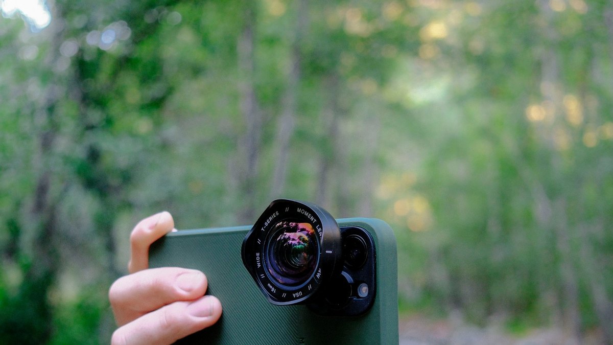 Moment Wide 16mm II and 18mm Mobile Lens (T-Series)