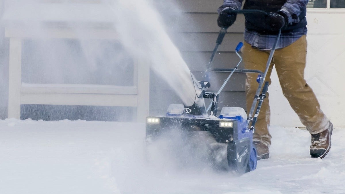 Snow Joe 24V-X2-SB22 22-Inch Cordless Snow Blower