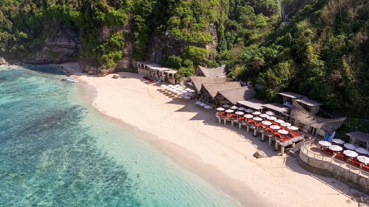 Sundays Beach Club