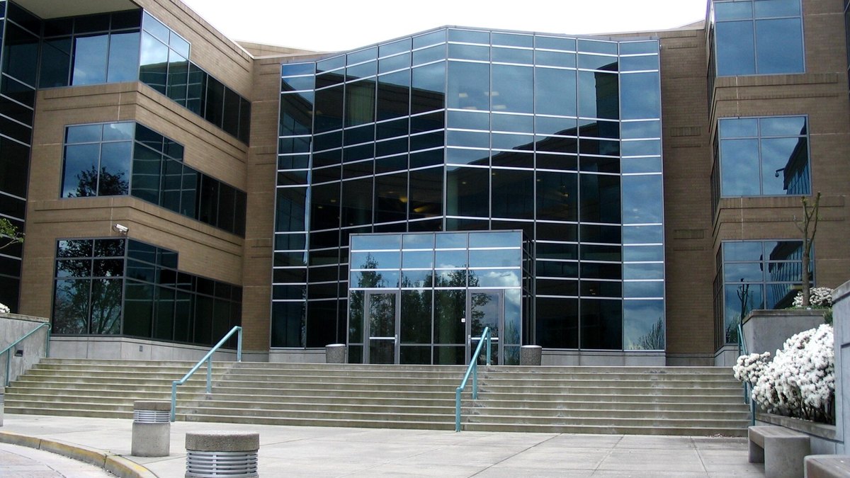 The front entrance of Microsoft building 17 on the Redmond campus